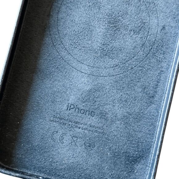 NWOT Apple iPhone 14 Pro Max Leather Case with MagSafe - Midnight - Picture 8 of 8